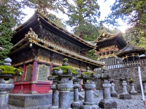 Some of the smaller building at Toshugu shrine