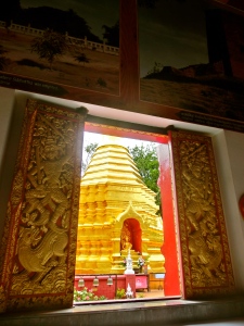 Peeking outside to the stupa at Wat Phan Ohn